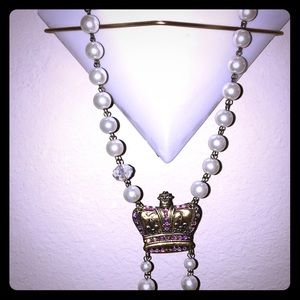 Crowned necklace